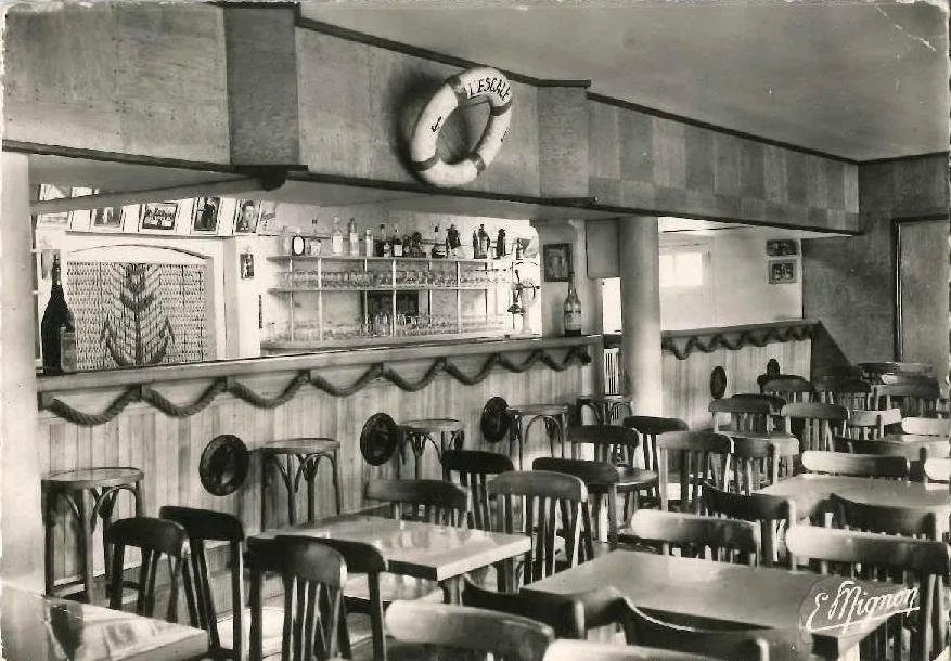 Le bar du cabaret l’Escale dans les années 1950