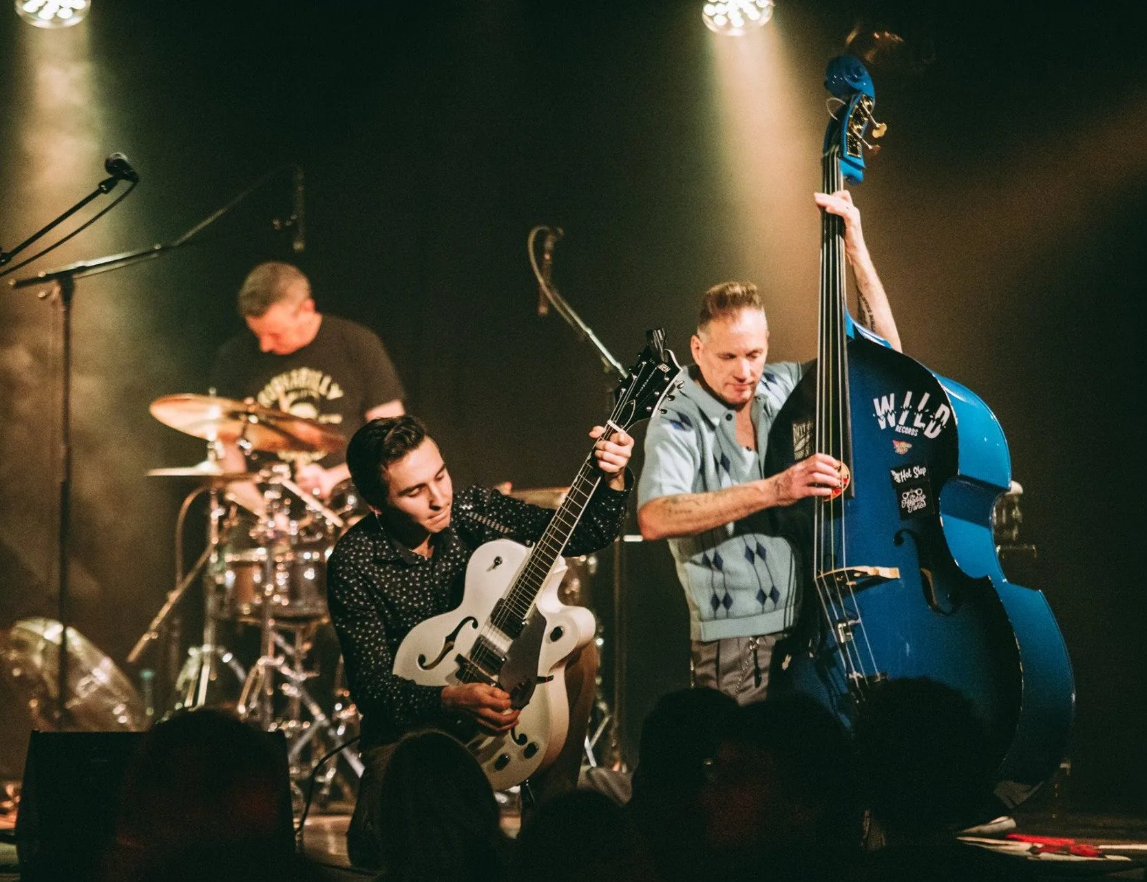Concert sur la scène du cabaret l’Escale