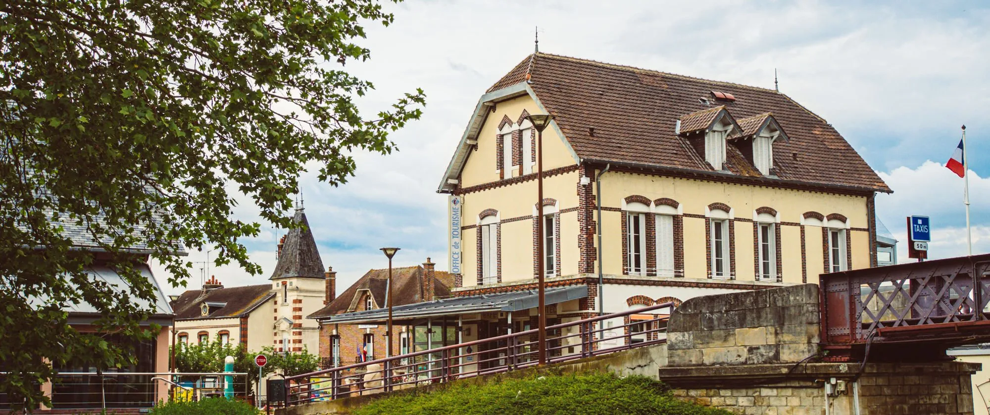 L’Office de Tourisme du Migennois au bord du canal de Bourgogne