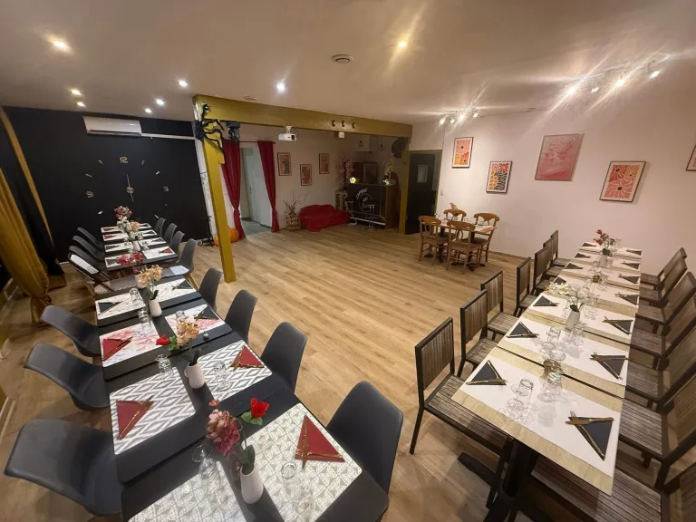 Salle du restaurant Le 360 à Bassou